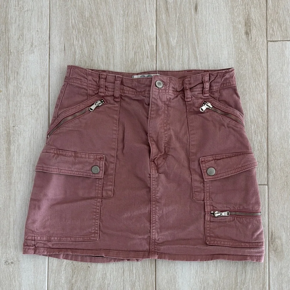 Free People mauve mini cargo skirt - size 28 - Picture 3 of 5